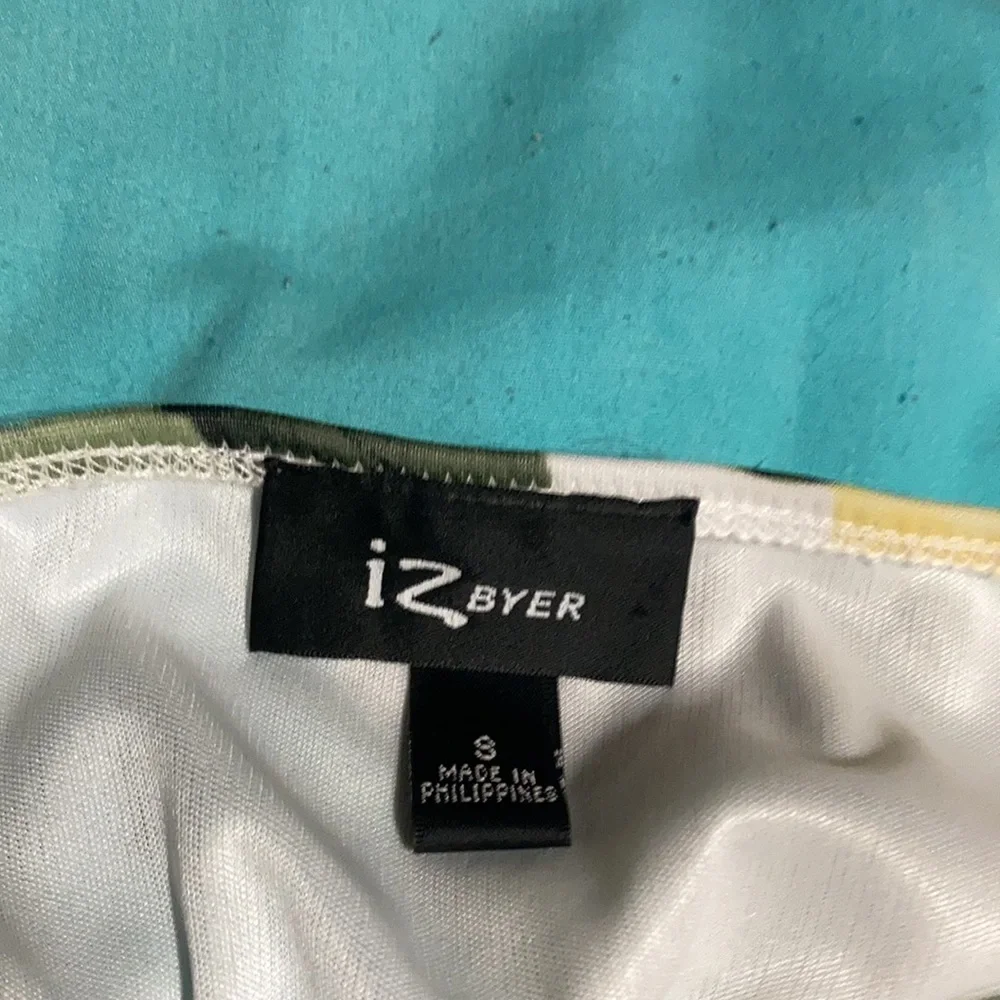 Babydoll dress iz byer. Size small never worn. - Picture 4 of 5